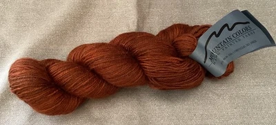 Hilos pintados a mano Mountain Colors lana, mohair, nailon. Color Cobre 100 gm Hank Foto 1 de 4