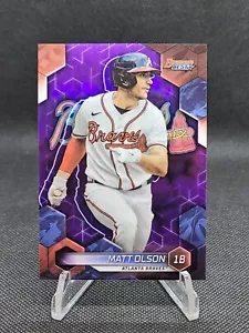 2023 Bowman's Best Matt Olson rifrattore viola 013/250 - Atlanta Braves #11 - Foto 1 di 3