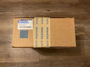 Genuine OEM Komatsu DEF Pump 6540-71-2110 new in box - Picture 1 of 5