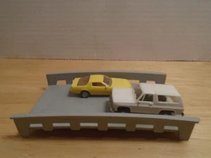HO SCALE ROADWAY BRIDGE SECTION 5" LONG 3" WIDE VEHICLES NOT INCLUDED - Picture 1 of 4
