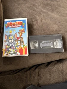 Tom And Jerry Paws For A Holiday VHS with Clamshell - Picture 1 of 1