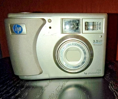 HP PhotoSmart 735 Q2210A 3.2MP Digital Camera - TESTED - Image 1 of 3