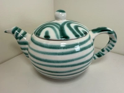 Tetera grande Gmundner Keramik verde mareado pintada a mano y hecha a mano en Austria Foto 1 de 4