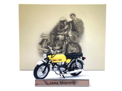 1/24 Atlas Jawa Mustang Motorcycle Model Yellow 7168119 - Image 1 of 4