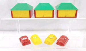 3 Wyandotte Toys "Christmas Puts Village" Garages & 4 Cars - Picture 1 of 9