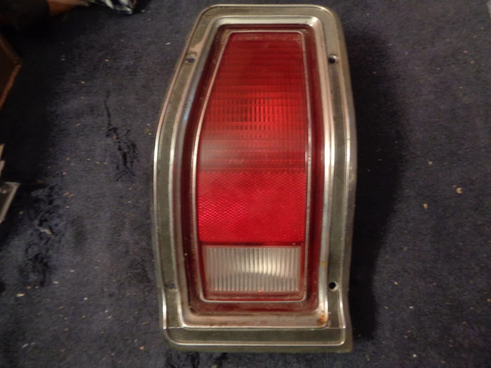 Lámpara trasera Plymouth Volare 1976-1980 carcasa de luz-lente-bisel L Foto 1 de 4