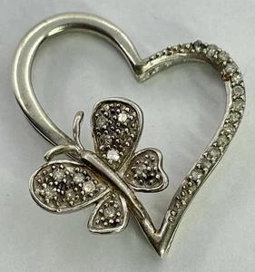 SCHÖNER DIAMANT PAVE HERZ ANHÄNGER MIT EINEM SCHMETTERLING STERLINGSILBER (S1037) - Bild 1 von 9
