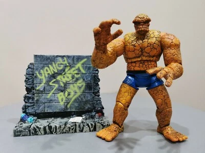 Marvel Legends The Thing Figure Toy Biz Series 2 w/ Diorama - Fantastic Four Foto 1 de 4
