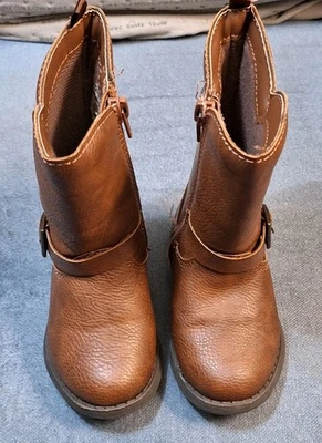 Botas Oshkosh para niñas pequeñas 5 m marrón Foto 1 de 4