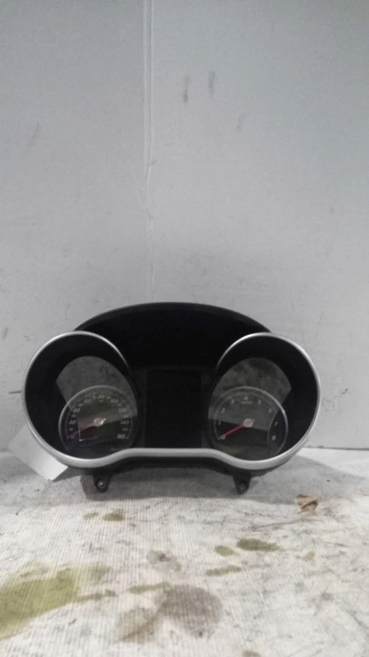 Velocímetro 205 Tipo C300 MPH ID 2059000518 Se adapta a 16-17 MERCEDES CLASE C 475106 Foto 1 de 4