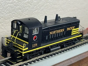 NORTHERN PACIFIC SW9/1200 SWITCH LOCO DC/DCC Ready HO Scale -"PROTO" DISPLAY - Picture 1 of 12