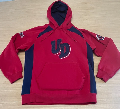Men’s Colosseum Vintage Logo Dayton Flyers Hoodie Sweatshirt Size Adult Large Cover