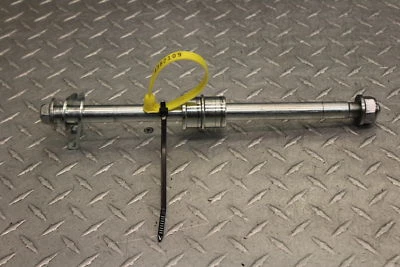 Honda CBR300R 2015 eje trasero llanta trasera eje perno pivote Foto 1 de 4