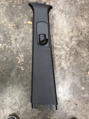 | Dodge Durango 2014-2018 moldura de pilar interior OEM LH (conductor) Foto 1 de 4