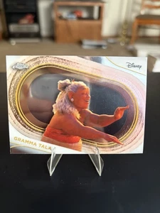 2025 Topps Cromo Disney Gramma Tala Base #16 Moana - Imagen 1 de 2