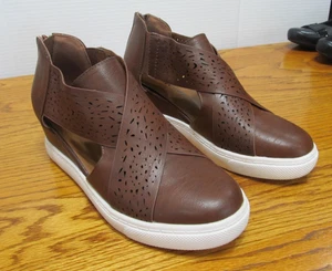 Outwoods Damen-Sneaker braun perforiert Keilabsatz Größe 8 R6 - Bild 1 von 6
