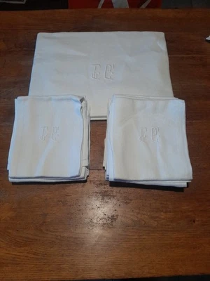 12 ANCIENNES SERVIETTES ANCIENNE EN COTON 52 X62 + NAPPE 150 X 200 BRODÉE  - Photo 1/4