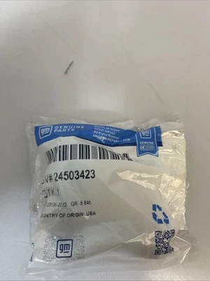 Codo de derivación de entrada de refrigerante de motor genuino GM OEM 24503423 Foto 1 de 3