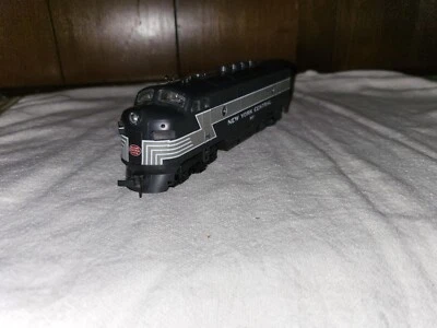 HO Stewart Hobbies New York Central F3A Fase 2, tracción delantera con ventiladores altos Foto 1 de 4