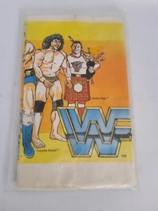 WWF 1985 TISCHDECKE VERSIEGELT BRANDNEU 52 ZOLL x 96 ZOLL WRESTLING RODDY PIPER - Bild 1 von 3