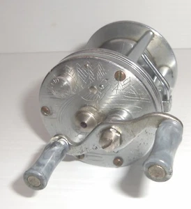 Vintage Sport King Baitcasting Reel - Model No. 10B - Nice Engraving - Picture 1 of 17