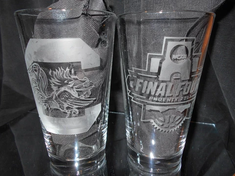 2017 FINAL FOUR CONTENDER SOUTH CAROLINA GAMECOCKS ETCHED 16 oz PINT GLASSES (2) Cover