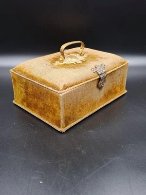 Antigua joyera francesa del siglo XIX o caja de costura en terciopelo dorado Napoleón III Foto 1 de 4