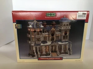 LEMAX Beaumont Inn Christmas Village with Fibre Optic Lighting Retired 2002 - Picture 1 of 2