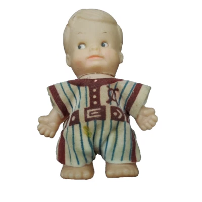 Muñeca uniforme de béisbol vintage 1966 Uneeda 4" Hee Wee Pee Wee U.D. Co Foto 1 de 4