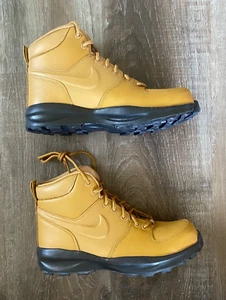NIKE Boy's Manoa Brown Leather Boots~Boy's Size 6~6Y ~NEW IN BOX~Wheat & Black~ - Picture 1 of 8