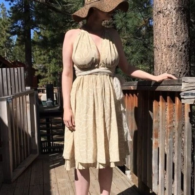 Vestido lateral abierto con estampado de corazón con volantes Foto 1 de 3