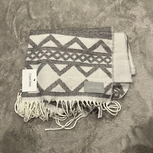 NWT Calvin Klein Gray/White 100% Acrylic Fringe Scarf 60” X 20” $58 Retail - Picture 1 of 11