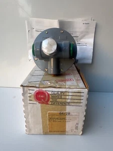 Fisher Controls RV033873300 64R 250 PSI MAX INLET Pressure Regulator - Picture 1 of 9