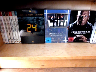 DVD-Box BOSTON LEGAL - DIE KOMPLETTE SERIE (Staffel 1-5) - 27 DVD’s - NEU+OVP - Bild 1 von 2