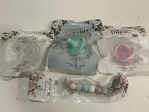 NEW Ryan & Rose Pat Pat 3 Pacifiers & Clip - Picture 1 of 1