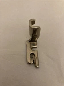Singer 120855 Vintage Rolled Hemmer Foot - Picture 1 of 8