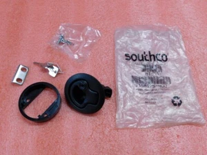 New SOUTHCO Locking Black Plastic Flush Pull Latch -- M1-41 -- Qty Available - Picture 1 of 7