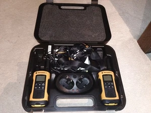 Motorola Walkie Talkies T/80 Extreme + Charging Dock "ONE FAULTY" ONE WORKING - Afbeelding 1 van 10