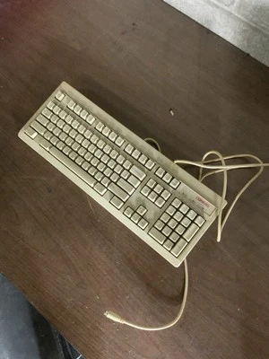 Vtg Compaq RT101 Mechanical Clicky Keyboard Wired P/S Connection Retro Computer - Image 1 of 3