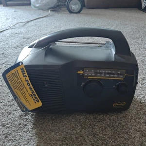 Radio de cuerda Freeplay energía autoalimentada AM/FM - Imagen 1 de 3