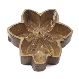 Large vintage brass flower soap candle plaster jewelry making mold - Picture 1 of 4
