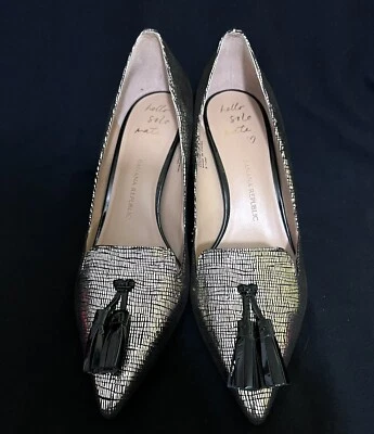 Tacones Banana Republic metálicos dorados negros borlas negras 8,5 M Foto 1 de 4