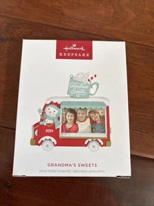 2024 Hallmark Grandma’s Sweets ricordo Natale portafoto ornamento NUOVO NUOVO CON SCATOLA - Foto 1 di 3