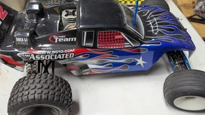 Team Associated Rc10gt2 Great Condition Vinitage 1/10 Nitro Stadium Truck - Picture 1 of 12