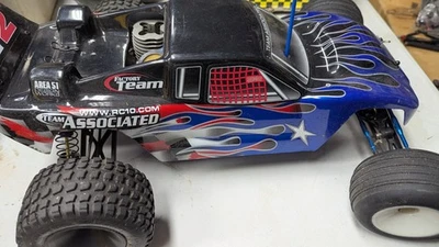 Team Associated Rc10gt2 Great Condition Vinitage 1/10 Nitro Stadium Truck - Image 1 of 4
