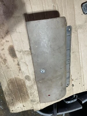 1964 Chevrolet belair, impala 4-дверный перчаточный ящик двери, петля и защелка - Изображение 1 из 4