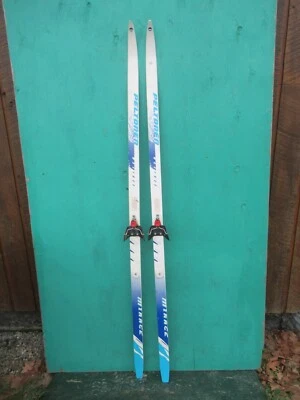 Esquís de nieve vintage 70" de largo acabado color blanco azul Foto 1 de 4