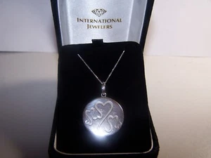 KAY JEWELERS JANE SEYMOUR FAMILY CIRCLE OF LOVE STERLING SILVER PENDANT & CHAIN - Picture 1 of 9