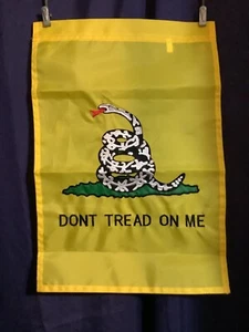 Don't Tread On Me - Bandiera da giardino applicata Gadsden 12" x 18" - Foto 1 di 1