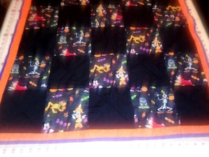 Edredón hecho a mano para niños de Disney Halloween con Mickey (nuevo) ¡Hecho en EE. UU. por Jen! - Imagen 1 de 9